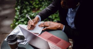 De reis van de ondernemer: navigeren door uitdagingen en succes behalen